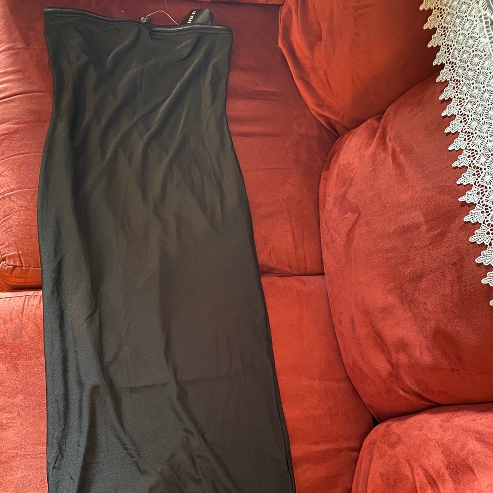 BLACK LONG TUBE DRESS